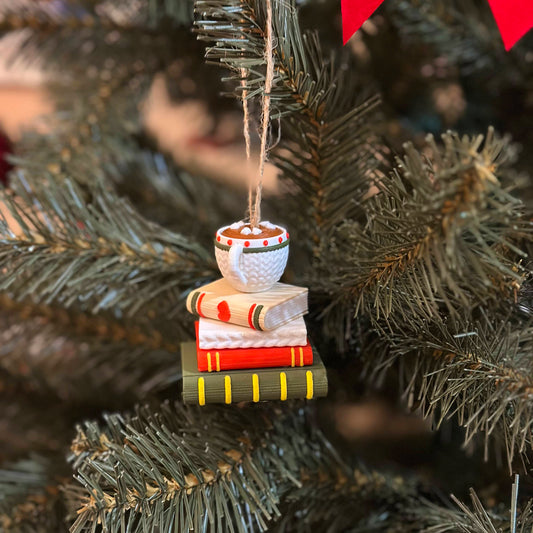 Коледна украса за любителите на книги – Уютна чаша и книги🎄📚