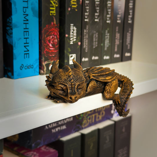 Спящо бебе дракон