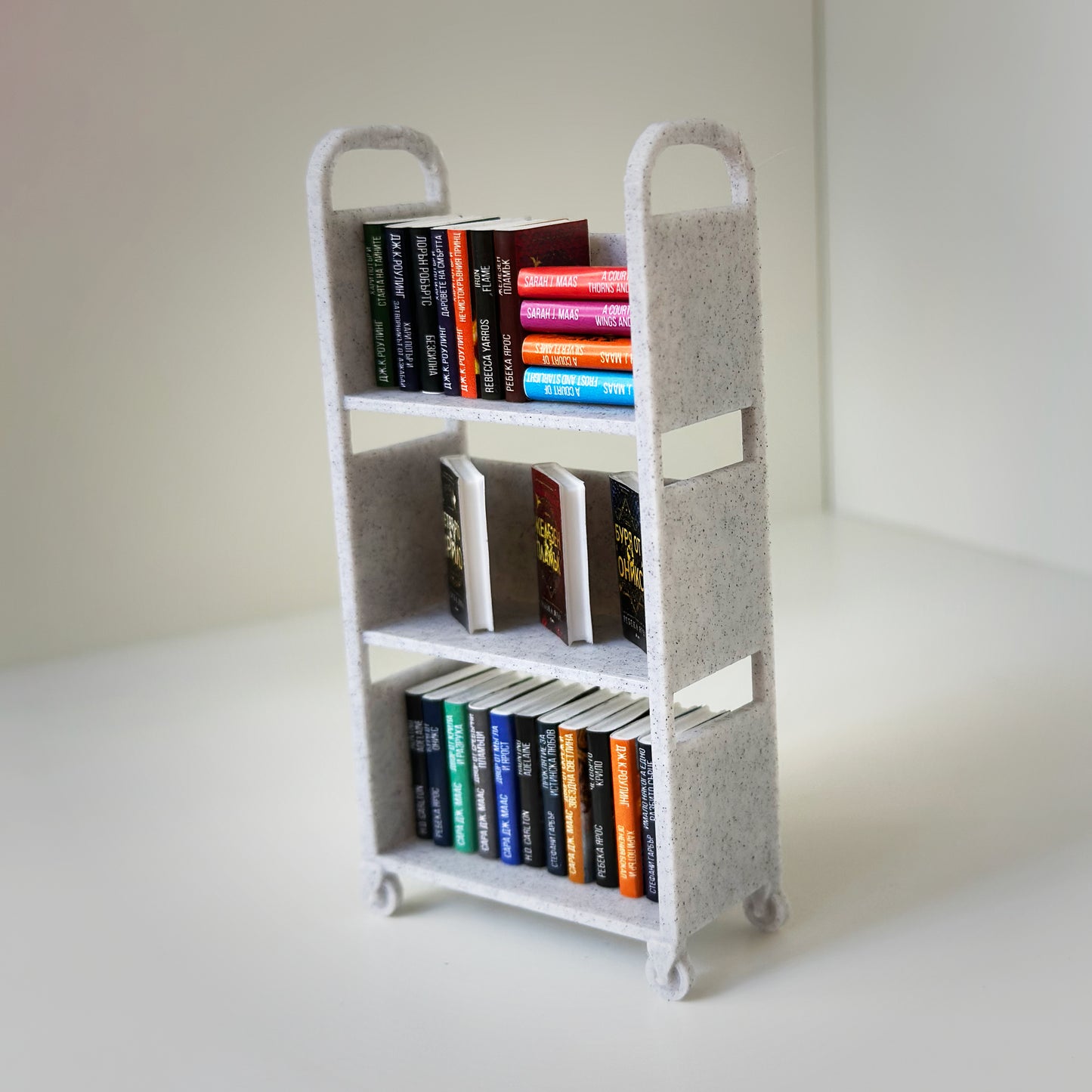 Миниатюра количка за мини книжки