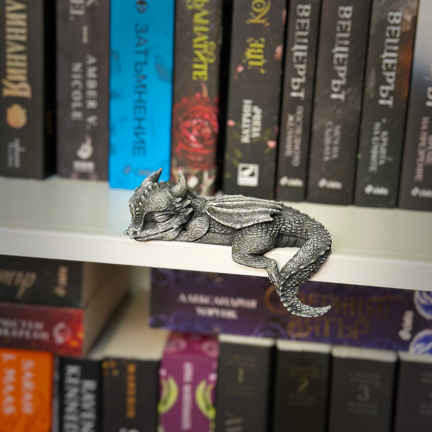 Спящо бебе дракон