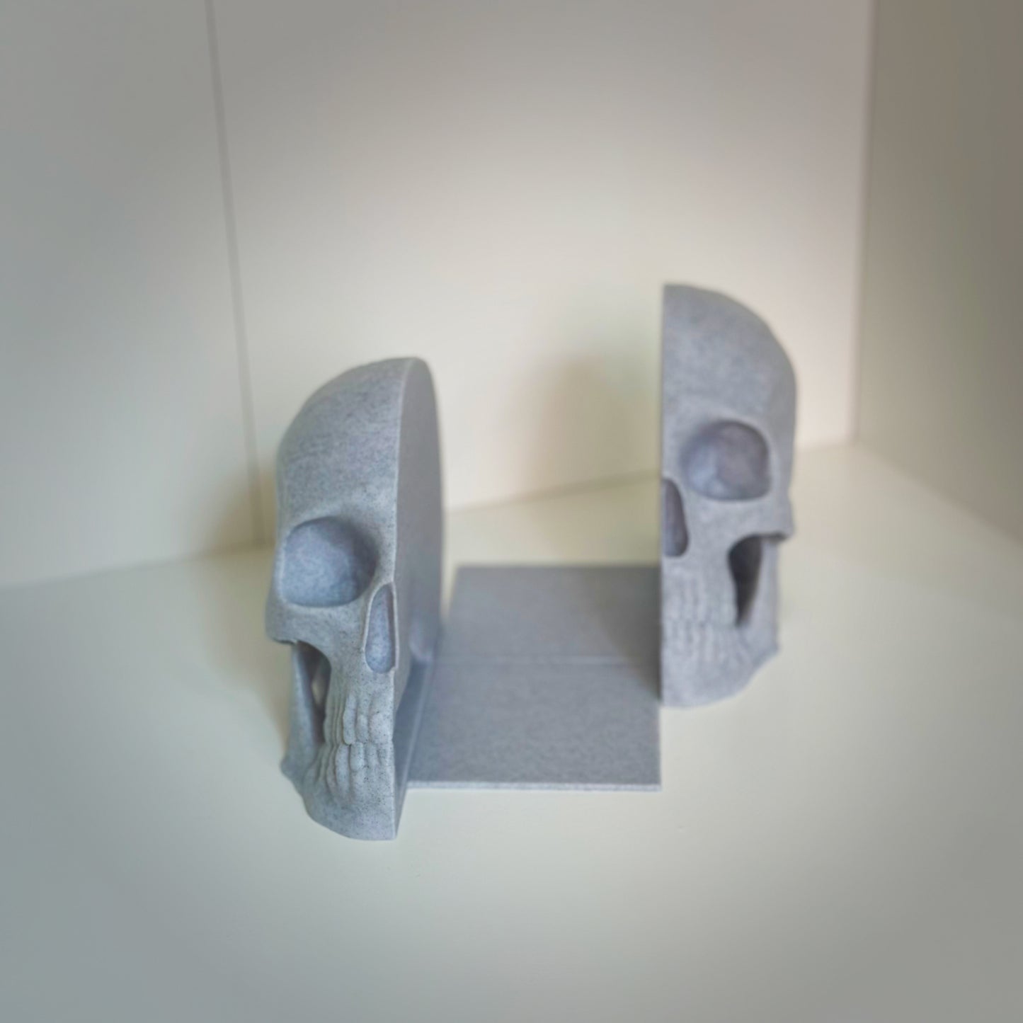 Черепи подпори за книги