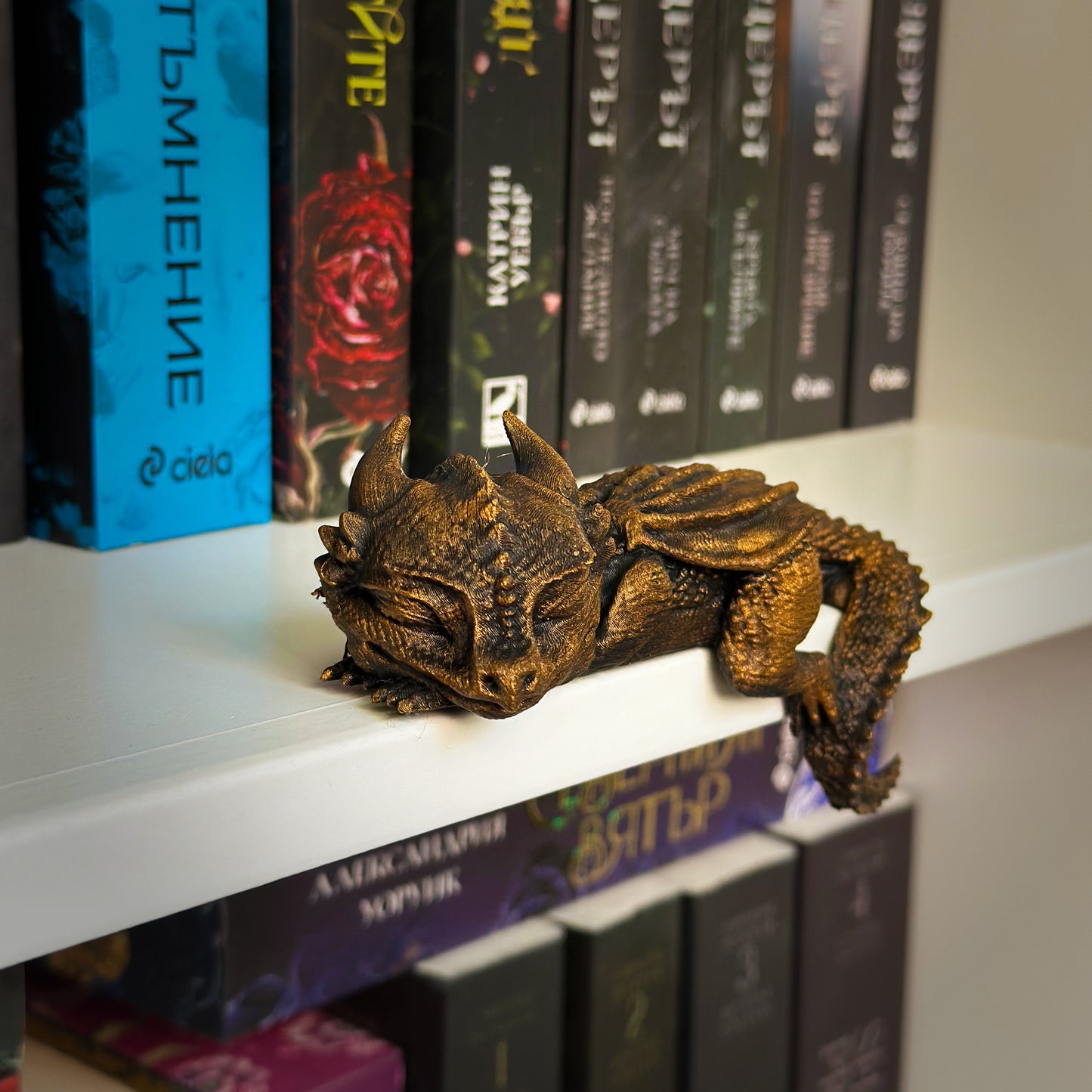 Спящо бебе дракон