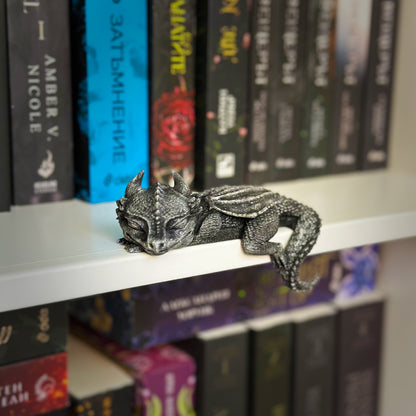 Спящо бебе дракон