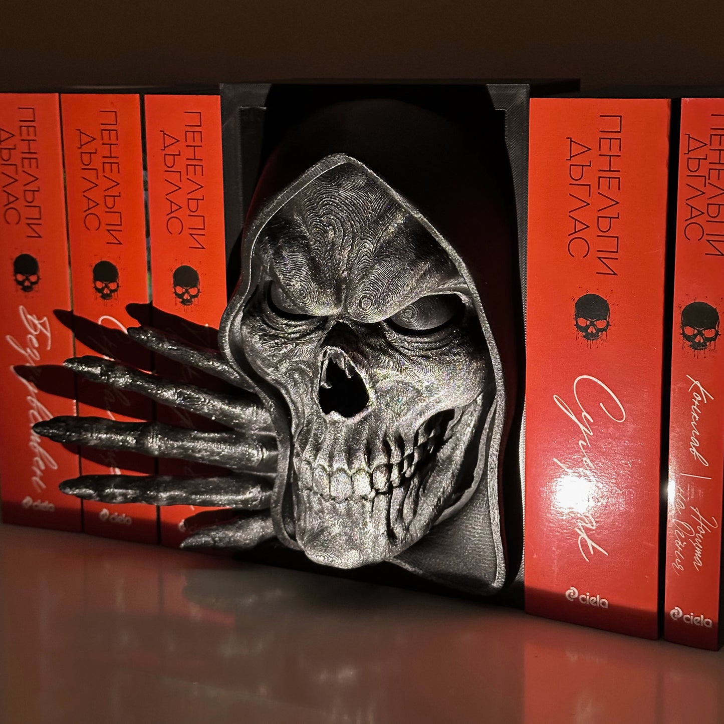 Книгоразделител Мрачен Жътвар