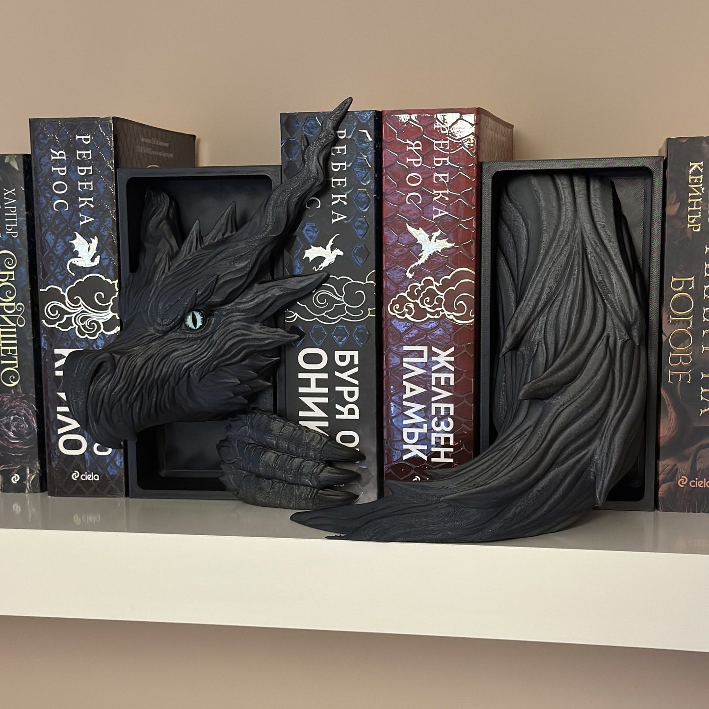 Книгоразделител Черната сянка