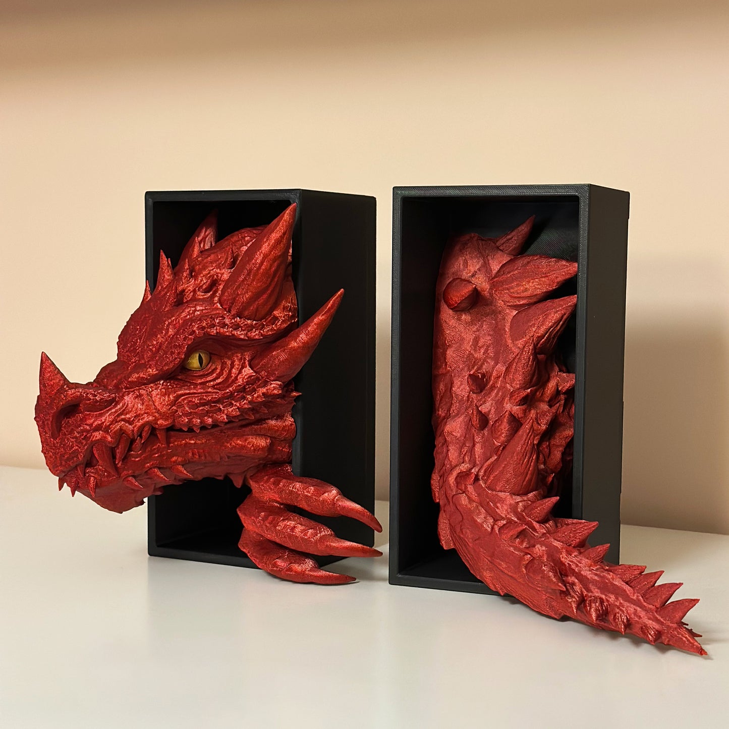 Дракон и опашка книгоразделител