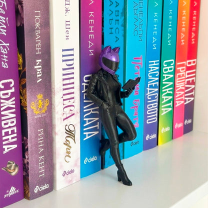 Шелфи мотористка четяща книга