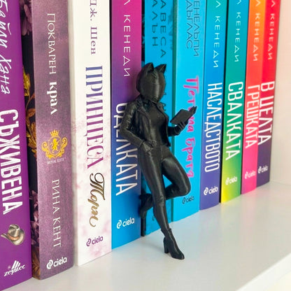 Шелфи мотористка четяща книга