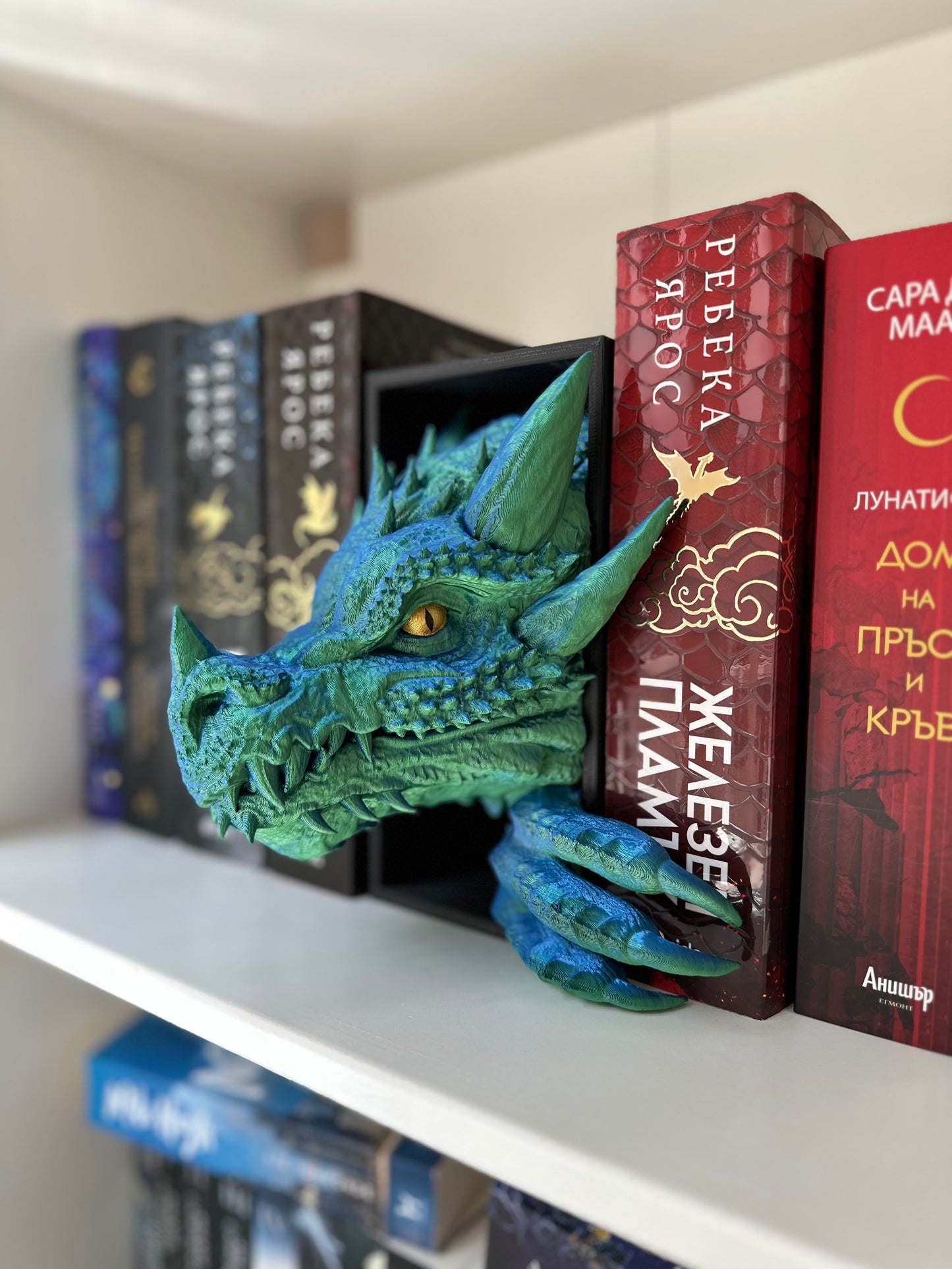 Дракон и опашка книгоразделител