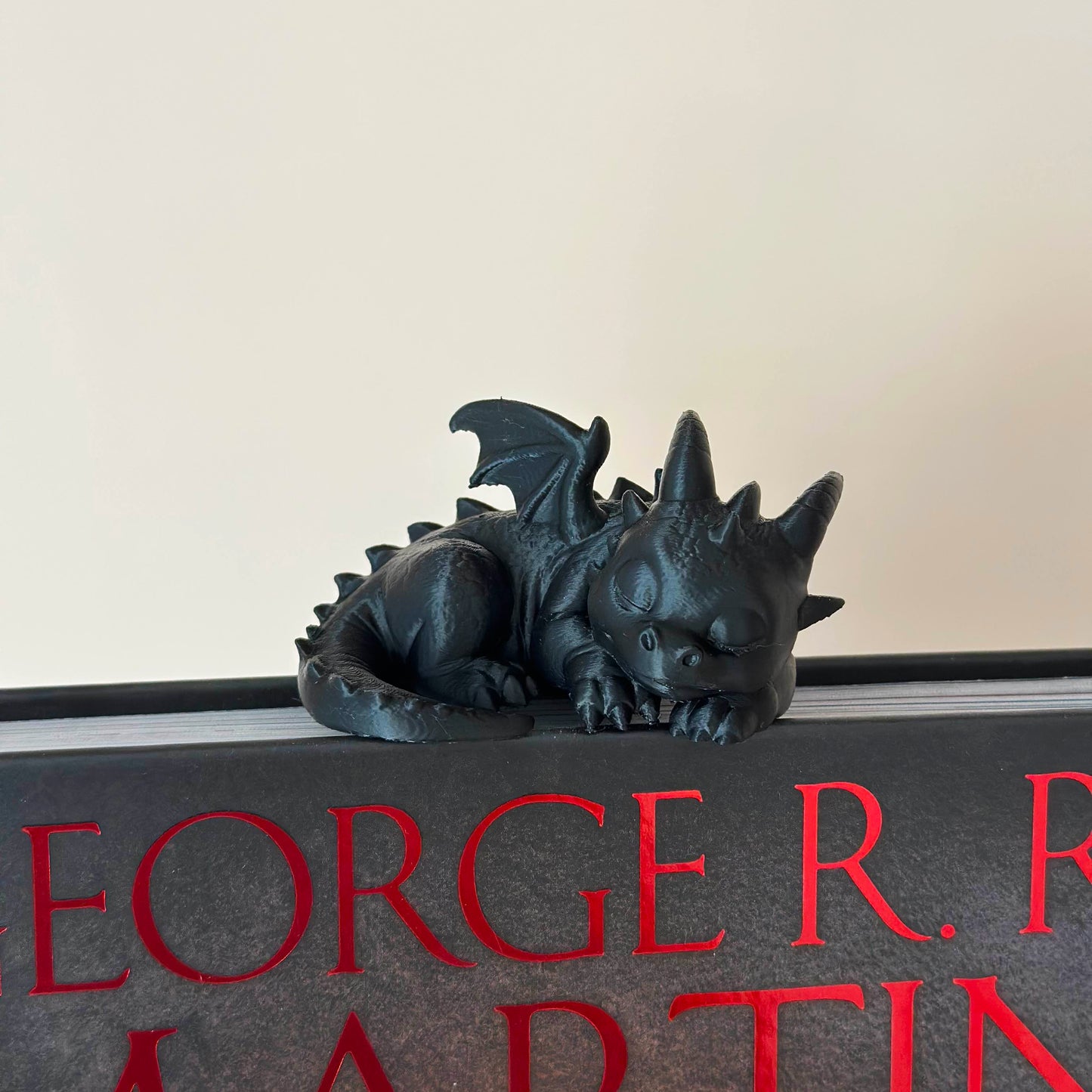 Спящо бебе дракон