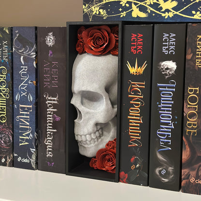 Книгоразделител череп с рози