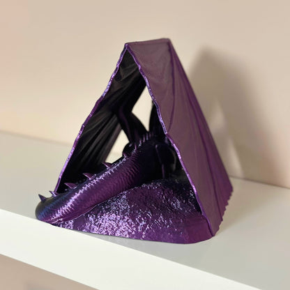 Поставка за книга Четящ дракон