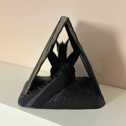 Поставка за книга Четящ дракон